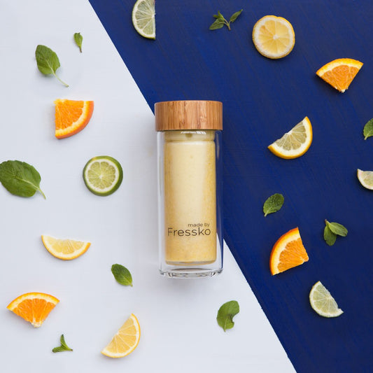 Citrus burst smoothie in RISE Fressko glass flask